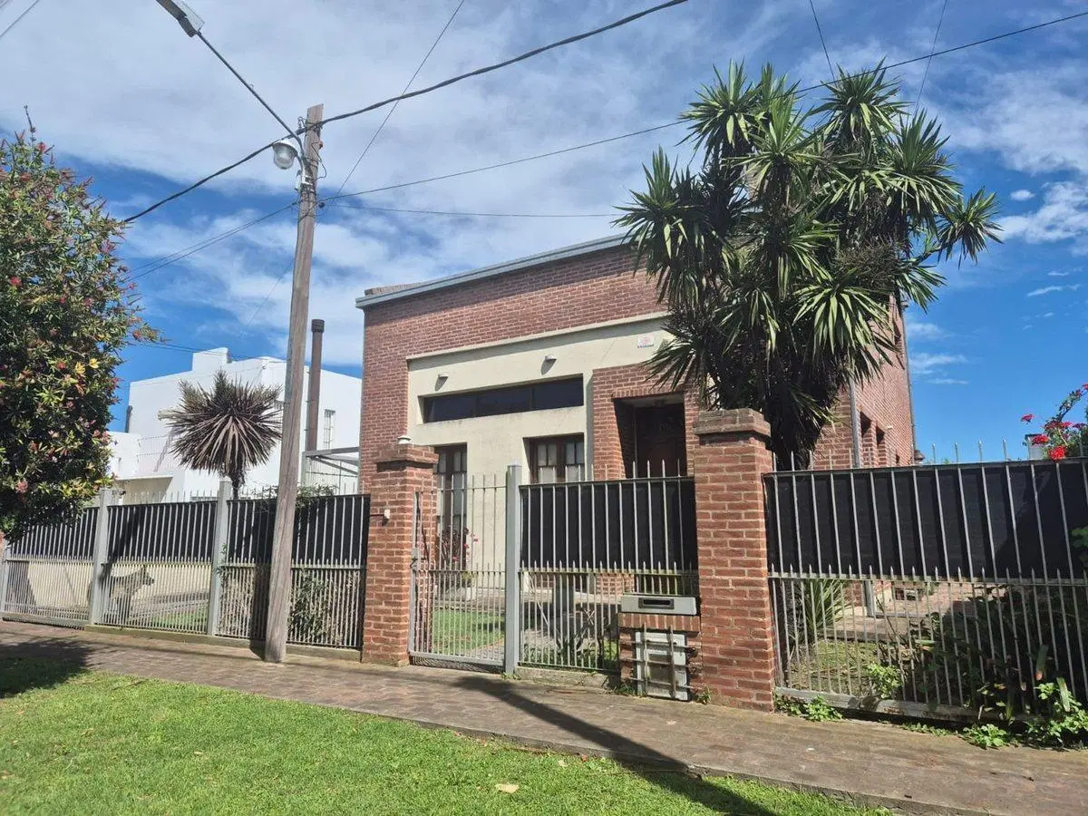 CASA 3 DORMITORIOS EN VENTA LA PLATA 750 M2 4