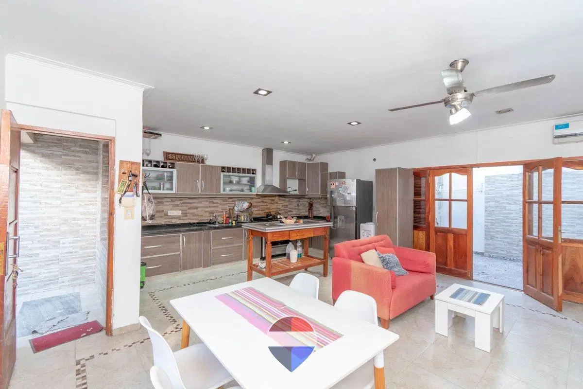 LOCAL EN VENTA LA PLATA + CASA +DEPTO  AVENIDA 66 3