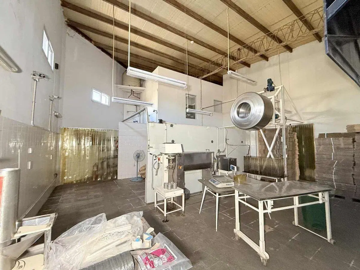 GALPON EN VENTA BERISSO + OFICINAS  INGRESO CAMION 3