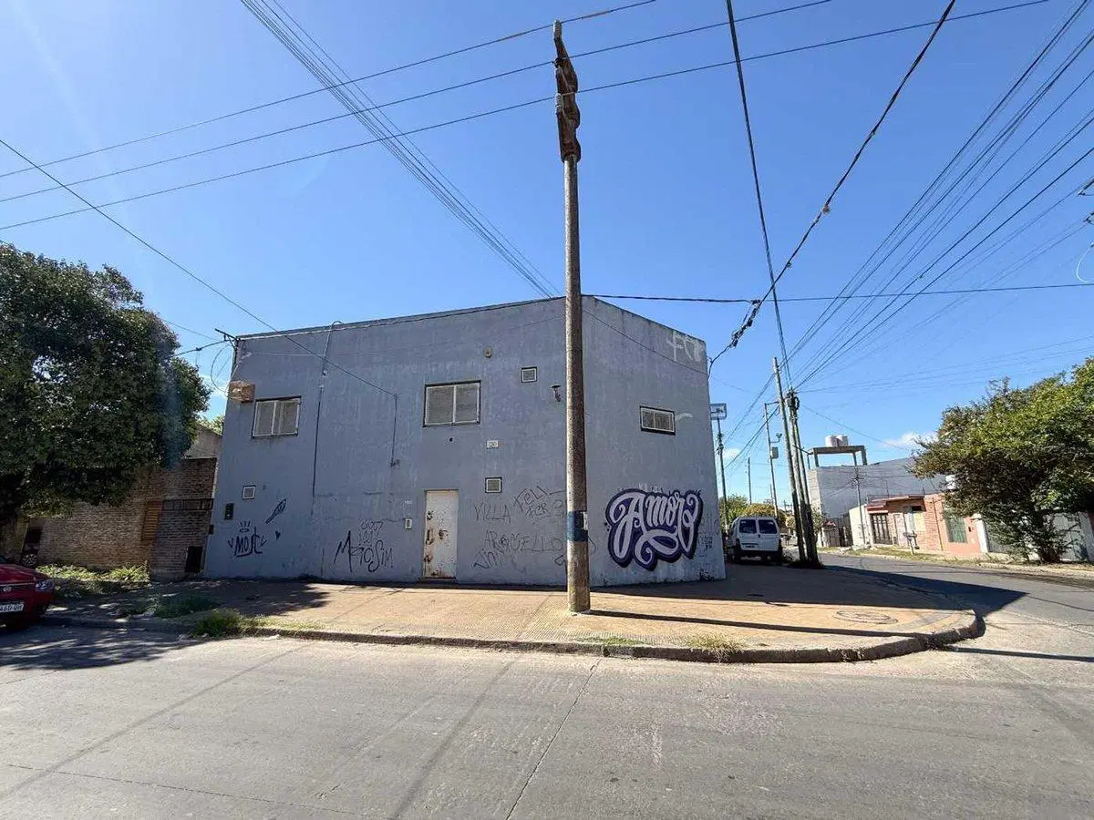 GALPON EN VENTA BERISSO + OFICINAS  INGRESO CAMION 2