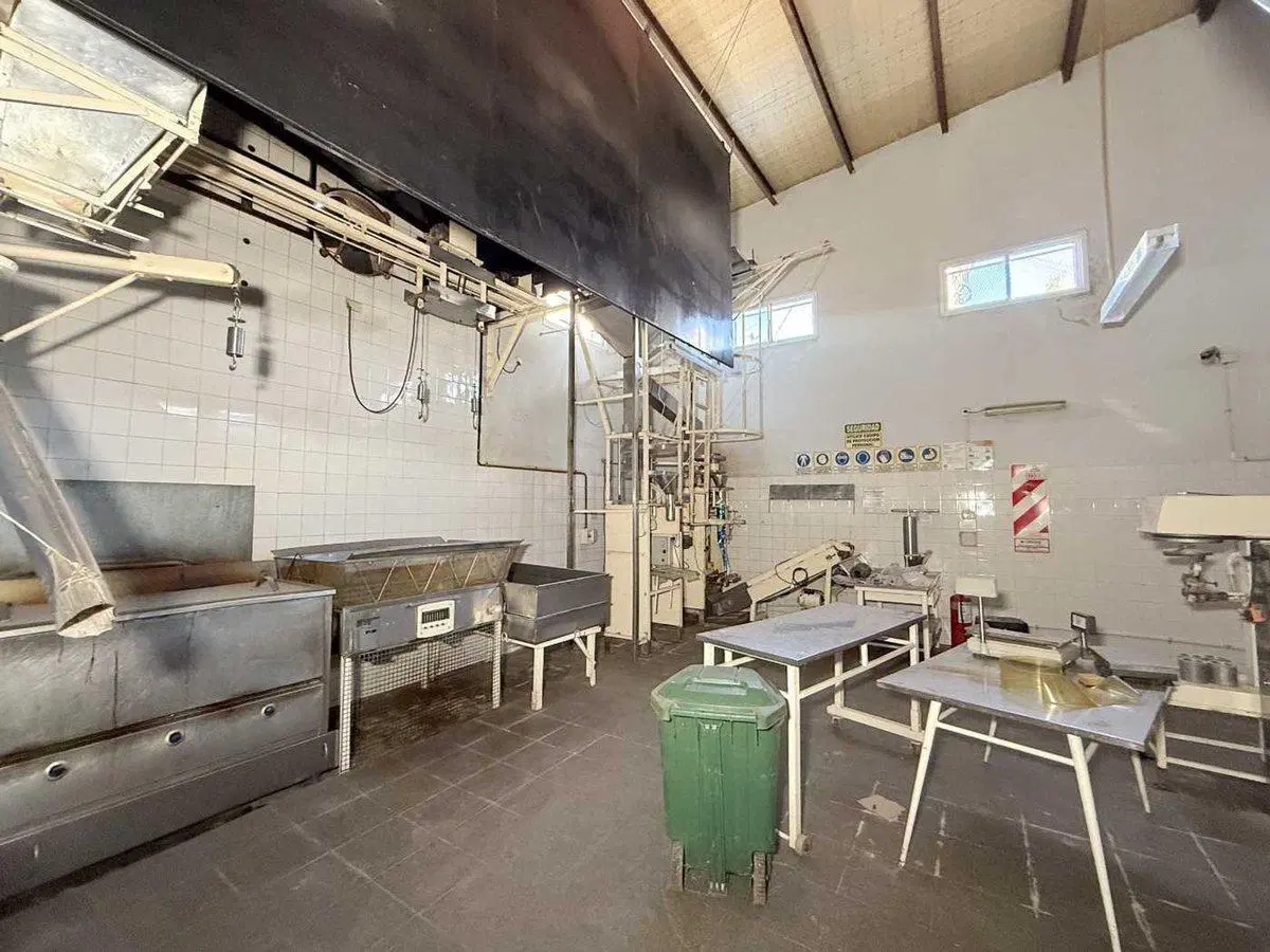 GALPON EN VENTA BERISSO + OFICINAS  INGRESO CAMION 4