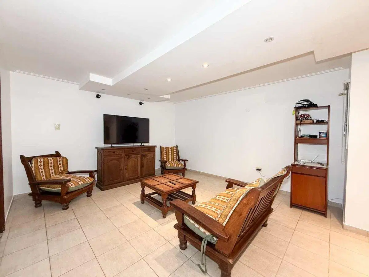 Casa en venta en Lisandro Olmos Posible Apto Banco 4