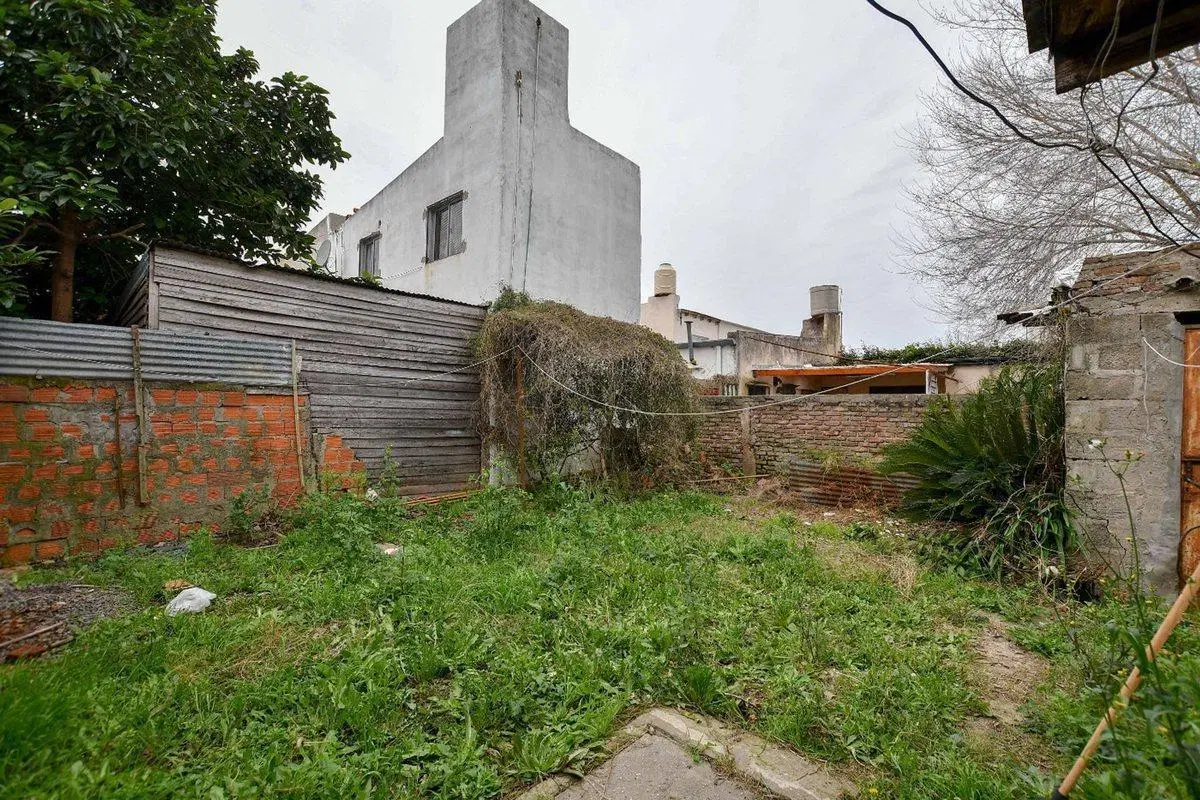 CASA EN VENTA A REFACCIONAR LA PLATA 2