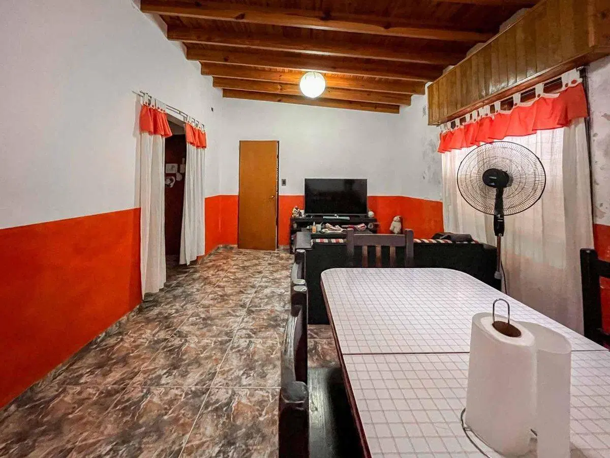 CASA 2 DORMITORIOS EN VENTA BERISSO + PATIO 2
