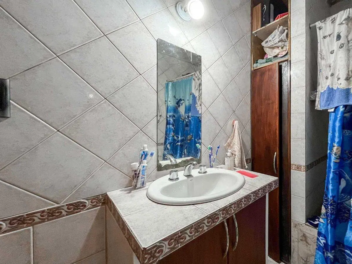 CASA 2 DORMITORIOS EN VENTA BERISSO + PATIO 5