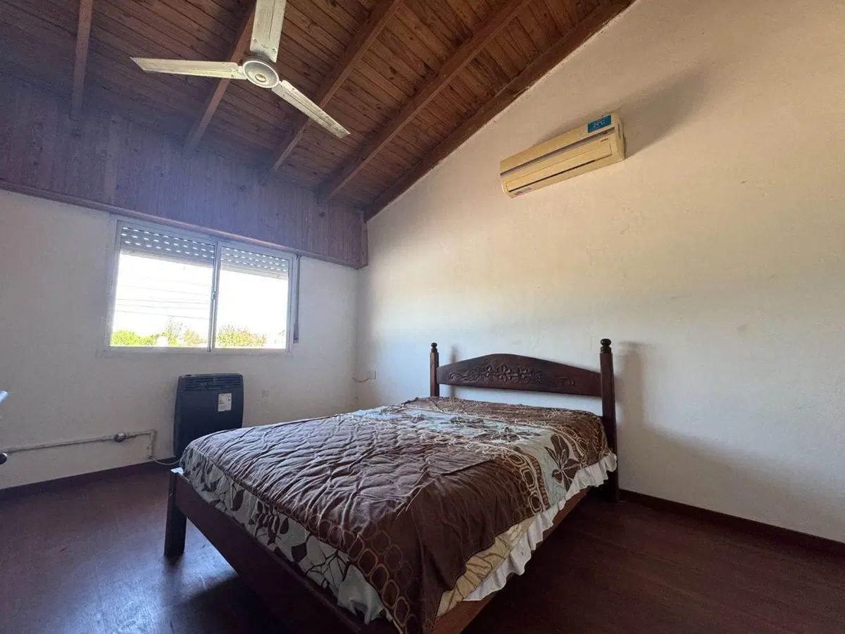 CASA 4 DORMITORIOS EN VENTA CITY BELL CON PILETA 5