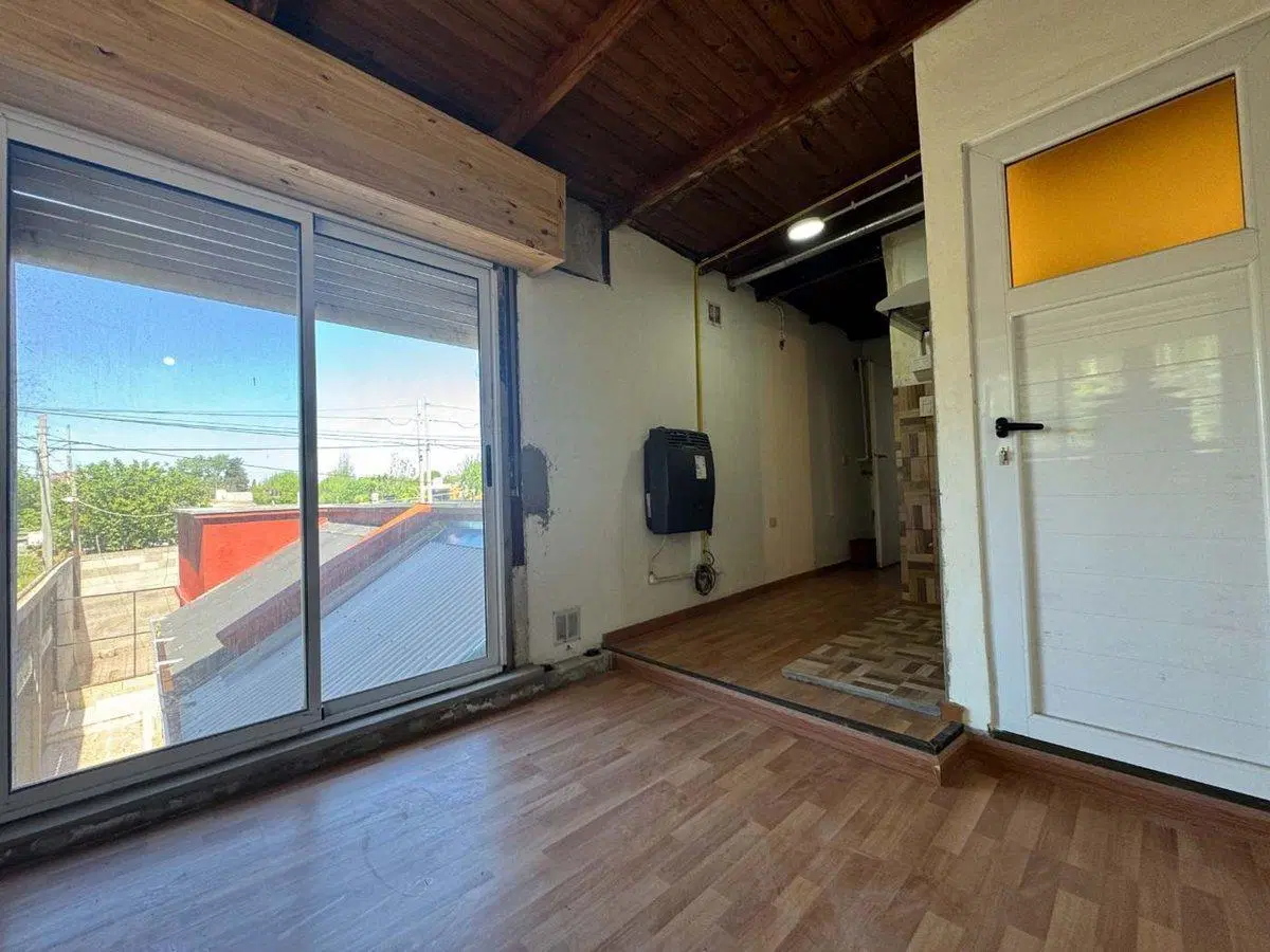 CASA 4 DORMITORIOS EN VENTA CITY BELL CON PILETA 4