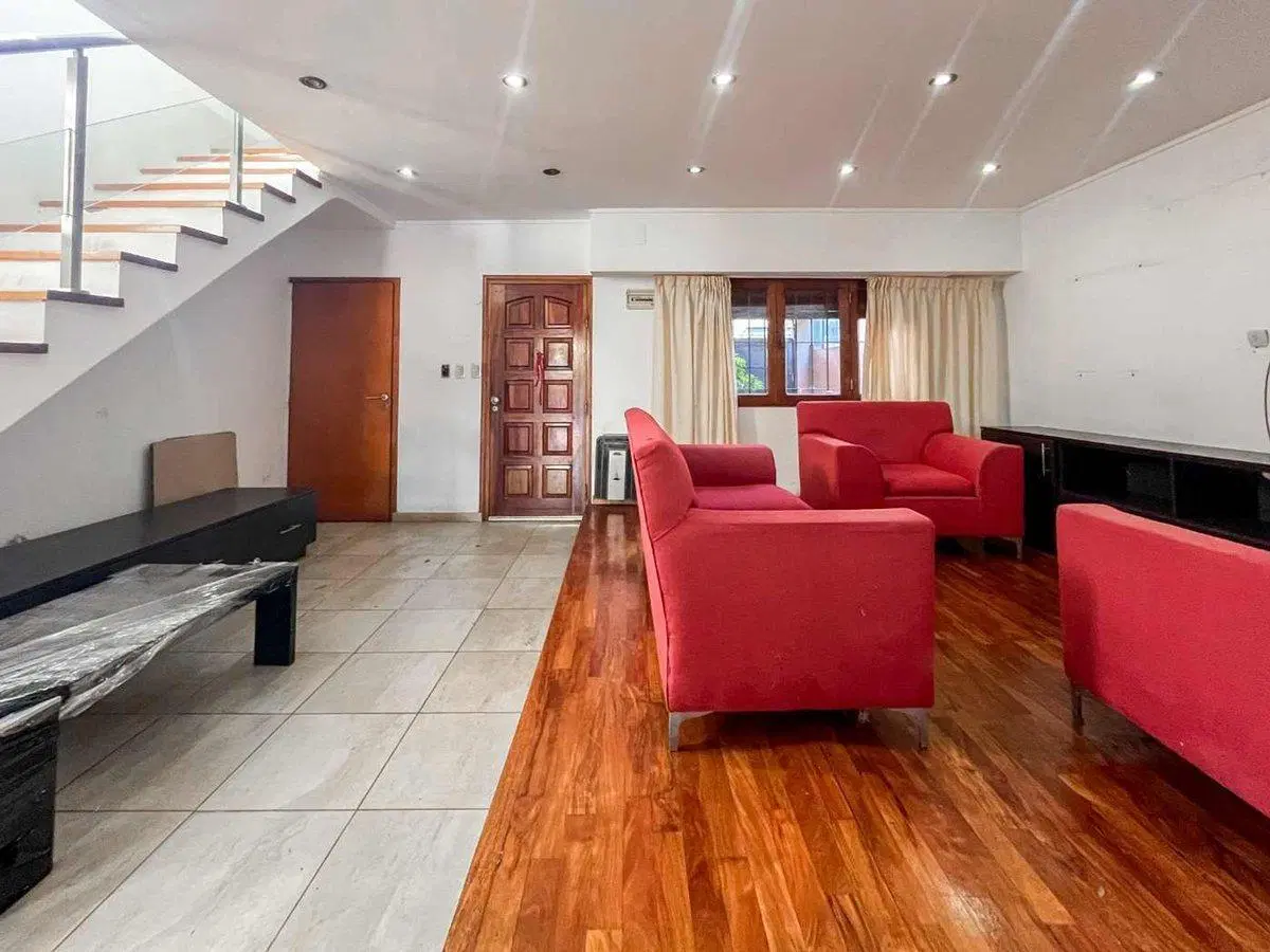 CASA 3 DOMITORIOS EN VENTA BERISSO PILETA 4