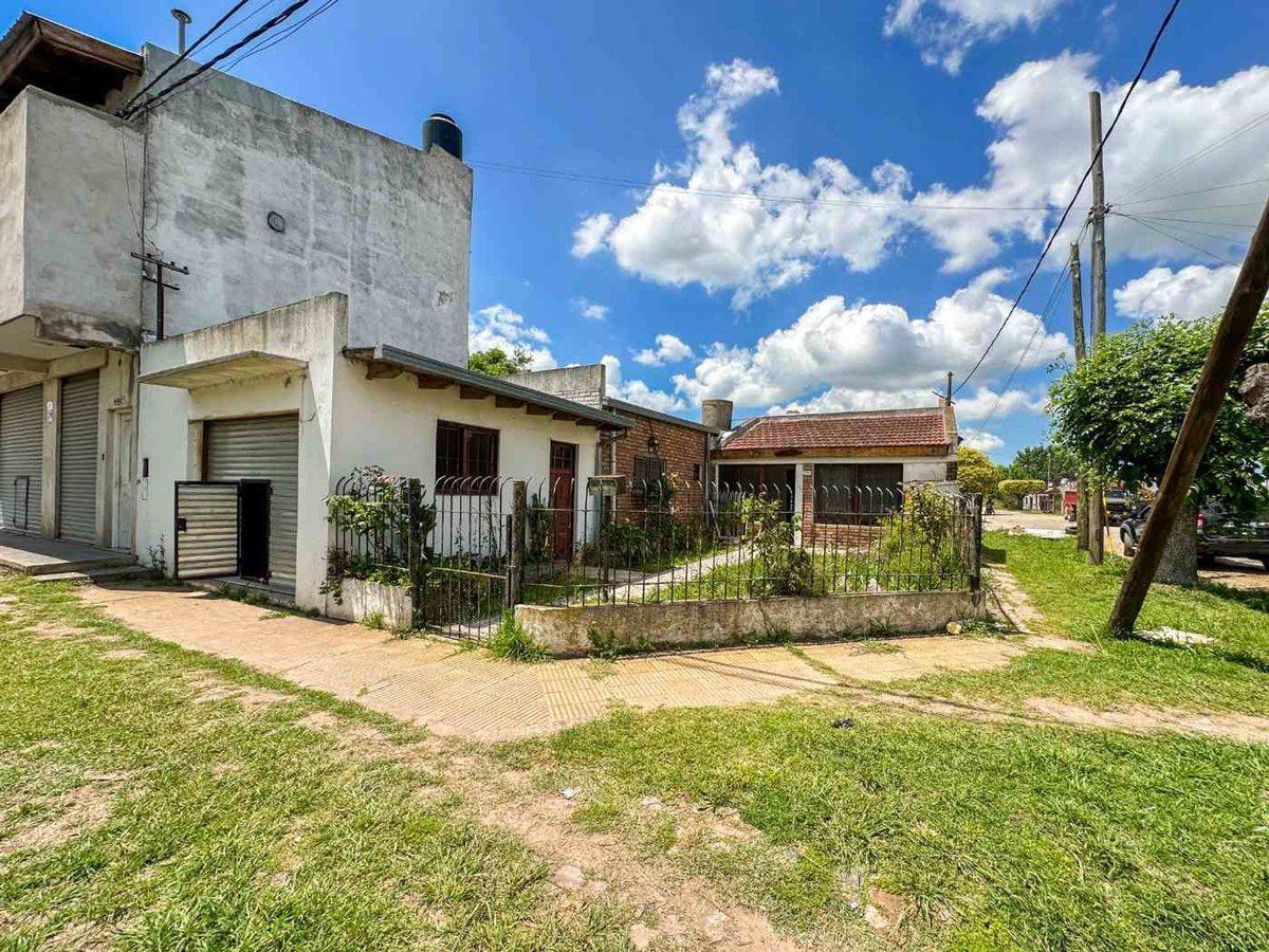 CASA 2 DORMITORIOS EN VENTA LA PLATA CON COCHERA