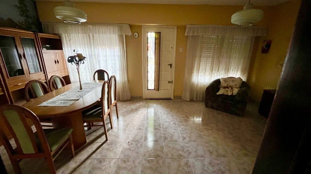 CASA DE 3 DORMITORIOS VENTA LA PLATA C/ GARAGE 4