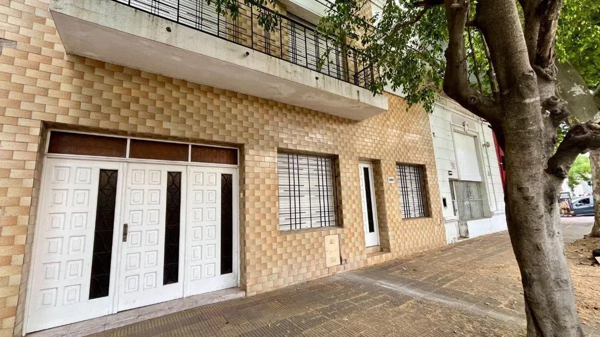 CASA DE 3 DORMITORIOS VENTA LA PLATA C/ GARAGE 2