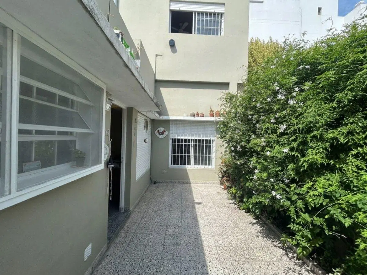 PH 3 DORMITORIOS EN VENTA LA PLATA DOS PATIOS 2