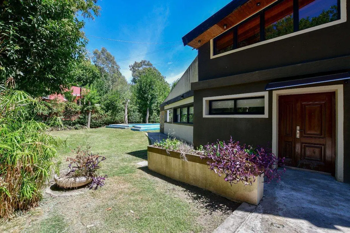 Casa en venta La Plata Los Naranjos quinta, pileta 5