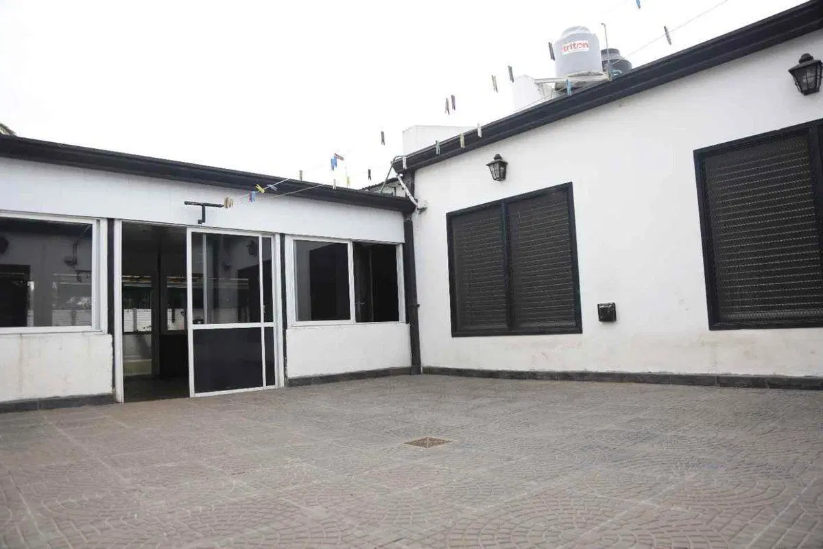 Casa 3 dormitorios en Venta, Los Hornos con Pileta 5