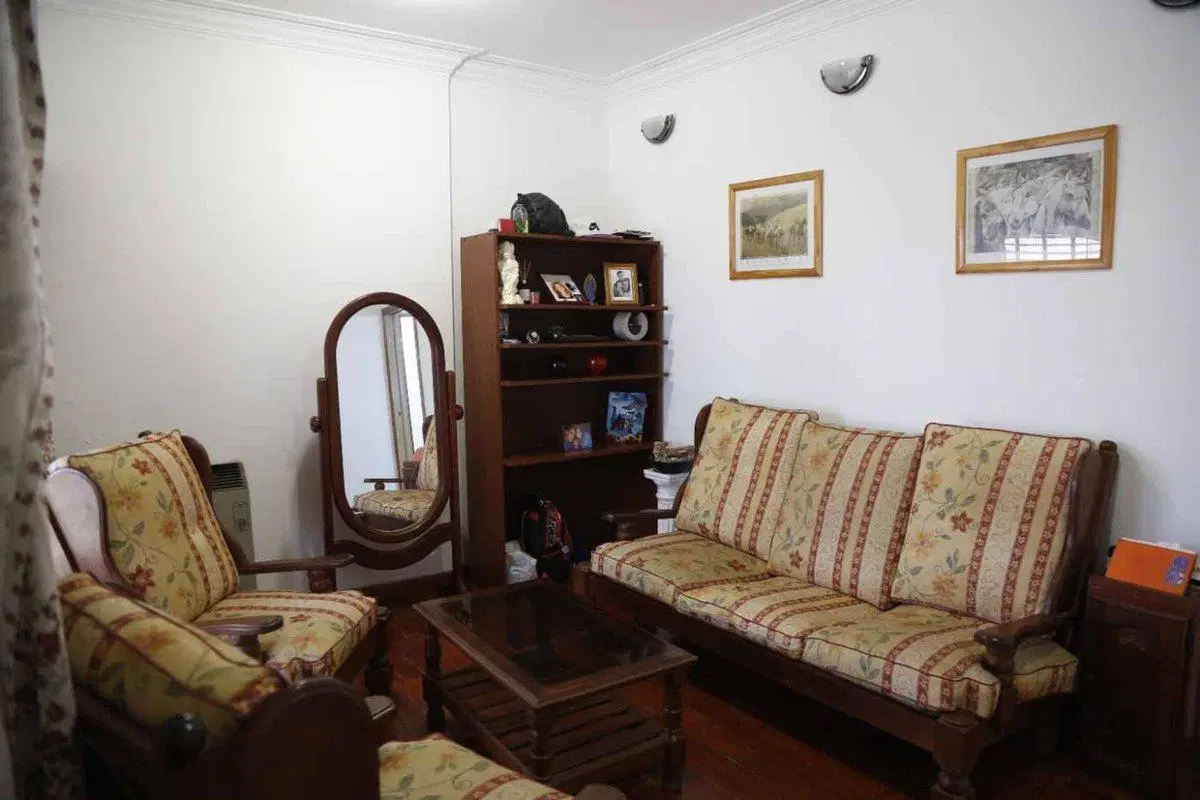 Casa 3 dormitorios en Venta, Los Hornos con Pileta 5