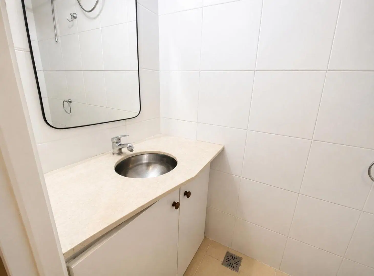 OFICINA EN VENTA LA PLATA  CON COCHERA 4
