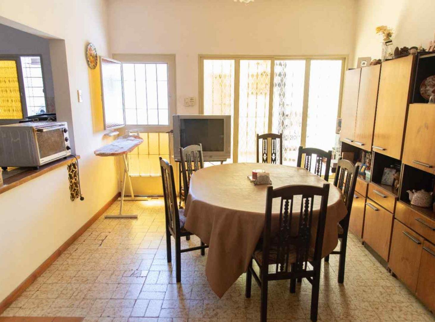 CASA 3 DORMITORIOS VENTA LA PLATA APTA BANCO