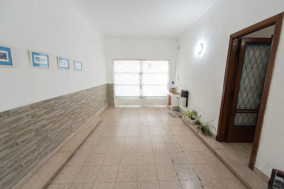 CASA DOS DORMITORIOS EN VENTA LA PLATA CON PATIO 5