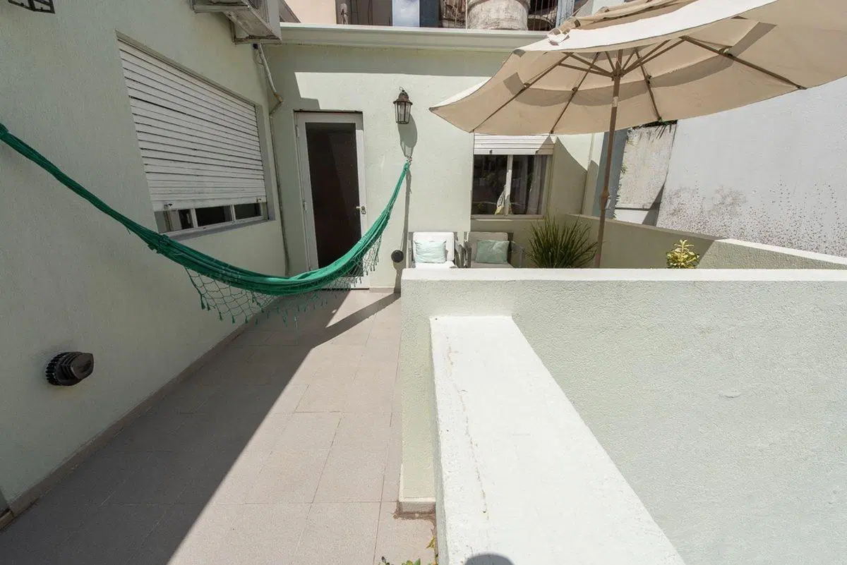 CASA DOS DORMITORIOS EN VENTA LA PLATA CON PATIO 2