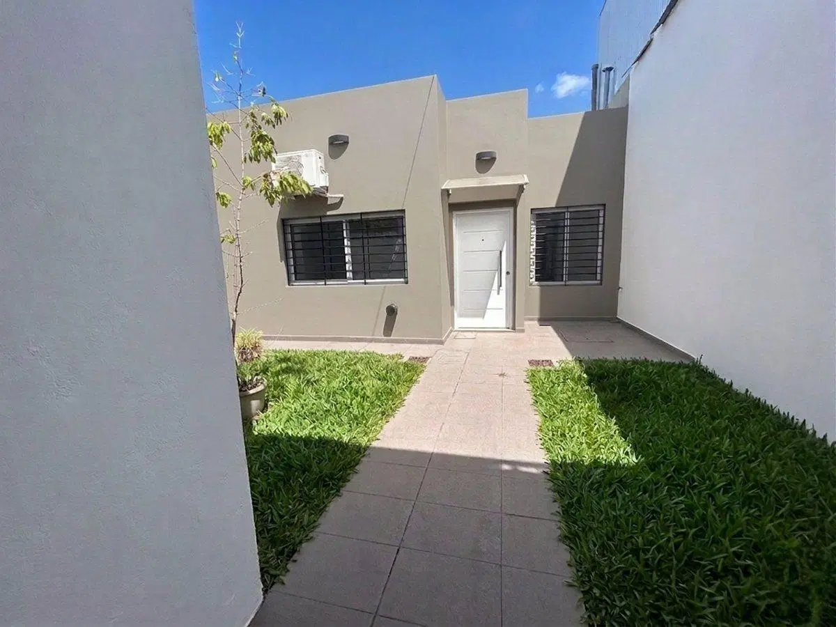 PH 2 DORMITORIOS EN VENTA  LA PLATA COCHERA PARQUE 3