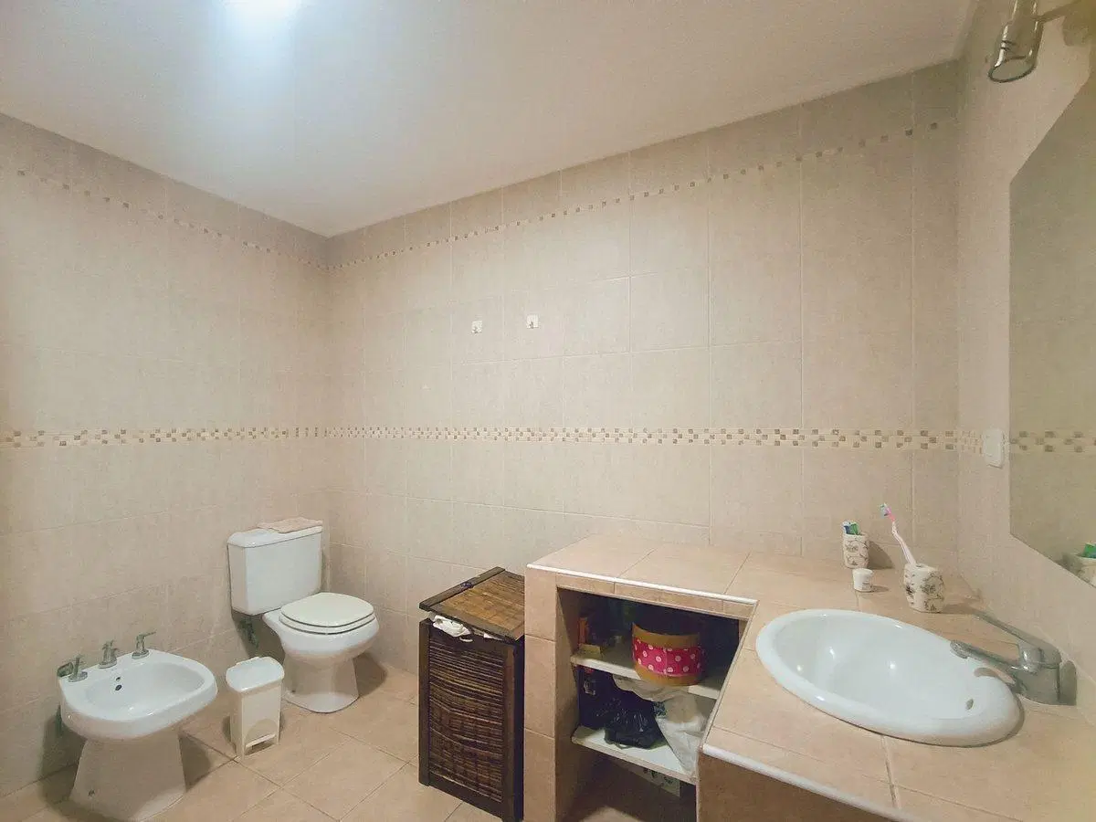 CASA EN VENTA 4 DORMITORIOS EN CITY BELL+ PILETA 2
