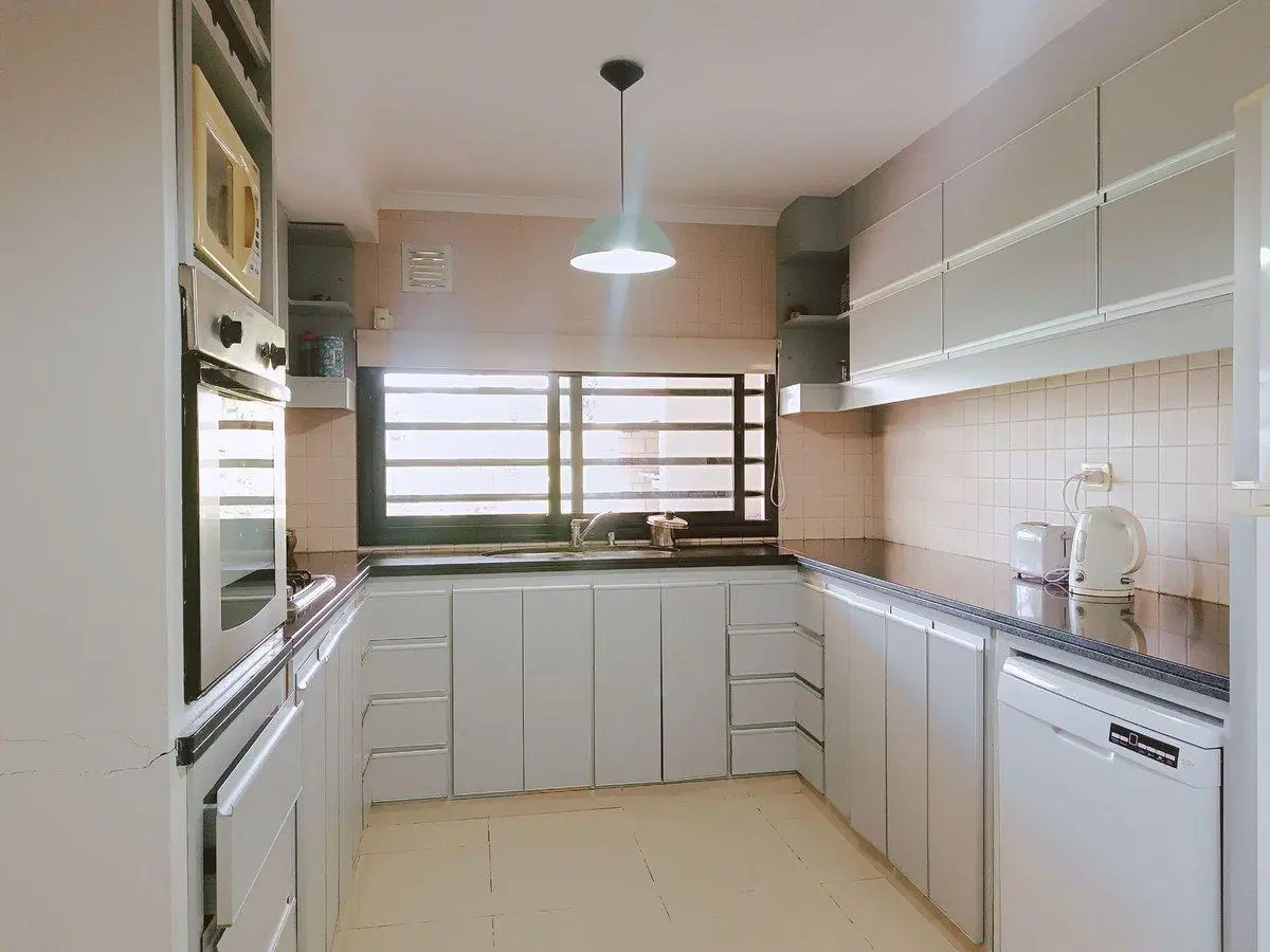 CASA EN VENTA 4 DORMITORIOS EN CITY BELL+ PILETA 5