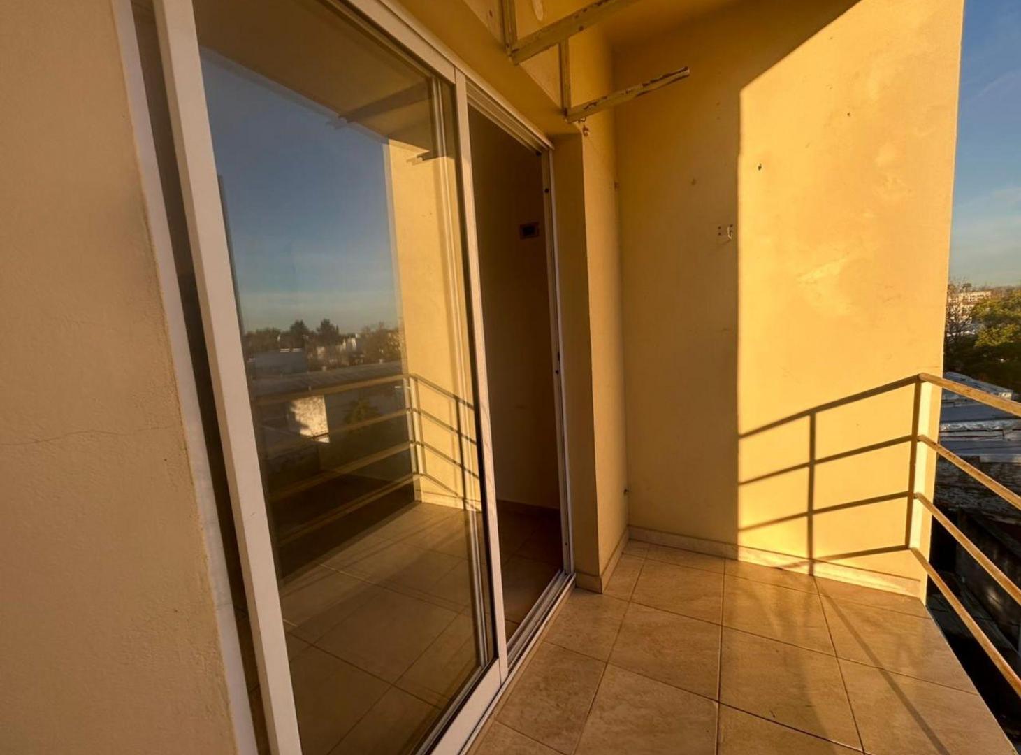 DEPARTAMENTO 1 DORMITORIO EN VENTA LA PLATA BALCON