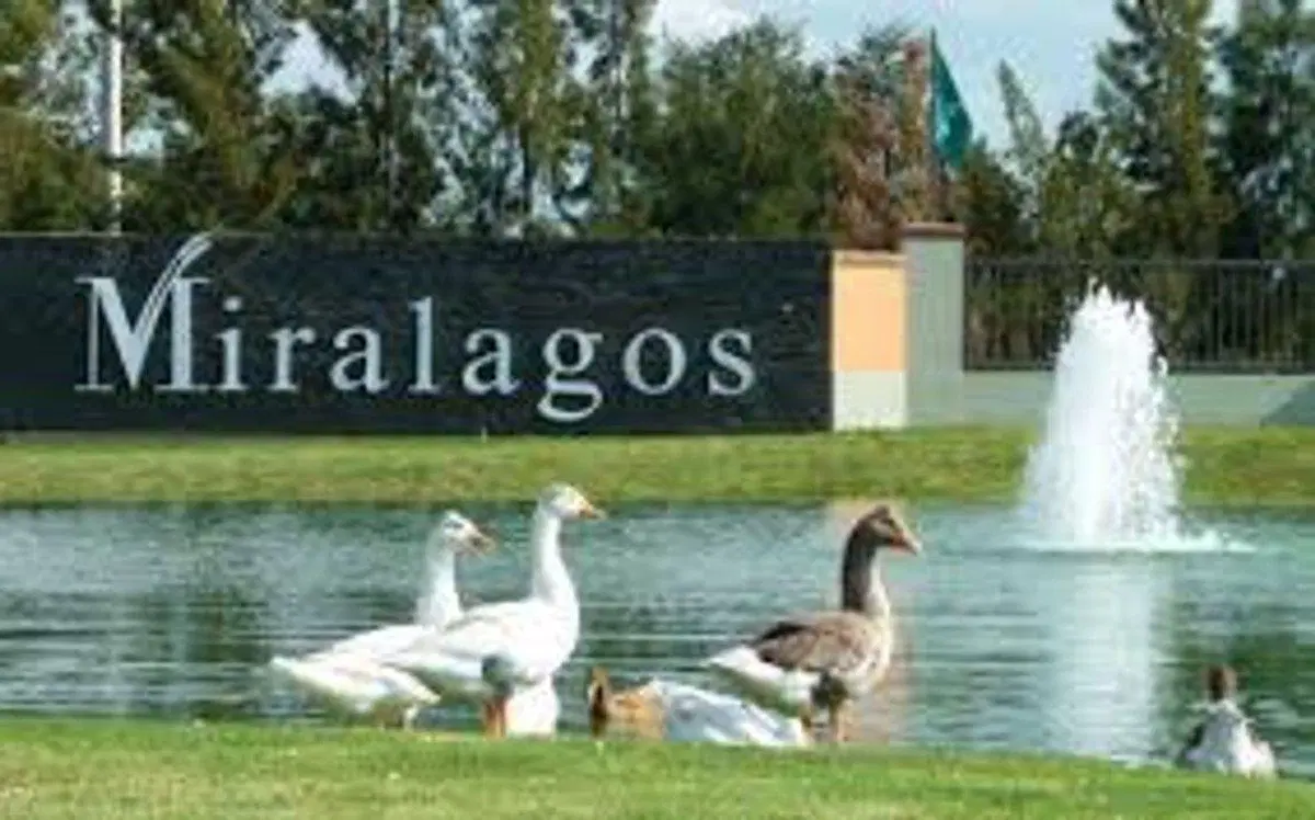 LOTE EN VENTA EN MIRALAGOS 2