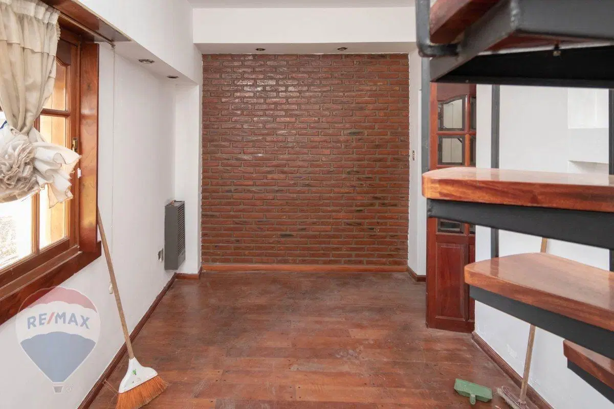 CASA 5 DORMITORIOS EN VENTA LA PLATA 2