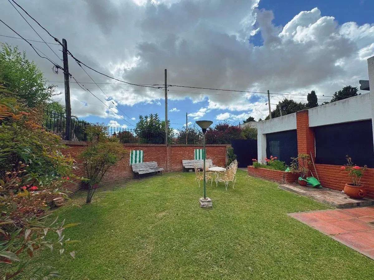CASA 3 DORMITORIOS EN VENTA EN GONNET+ PILETA 5