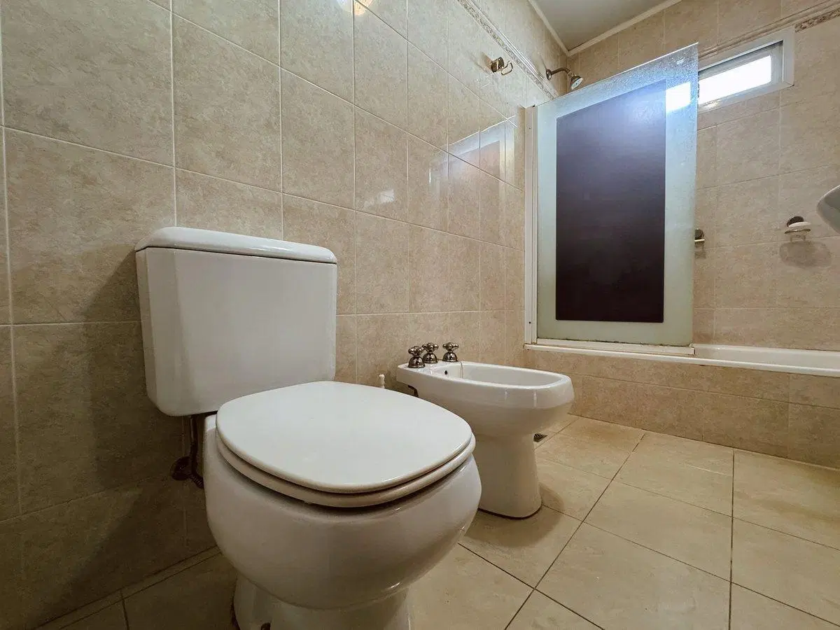 CASA 3 DORMITORIOS EN VENTA EN GONNET+ PILETA 2