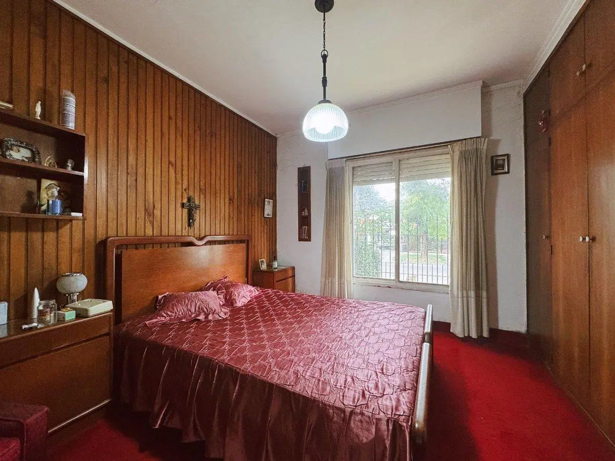 CASA 3 DORMITORIOS EN VENTA EN GONNET+ PILETA 4