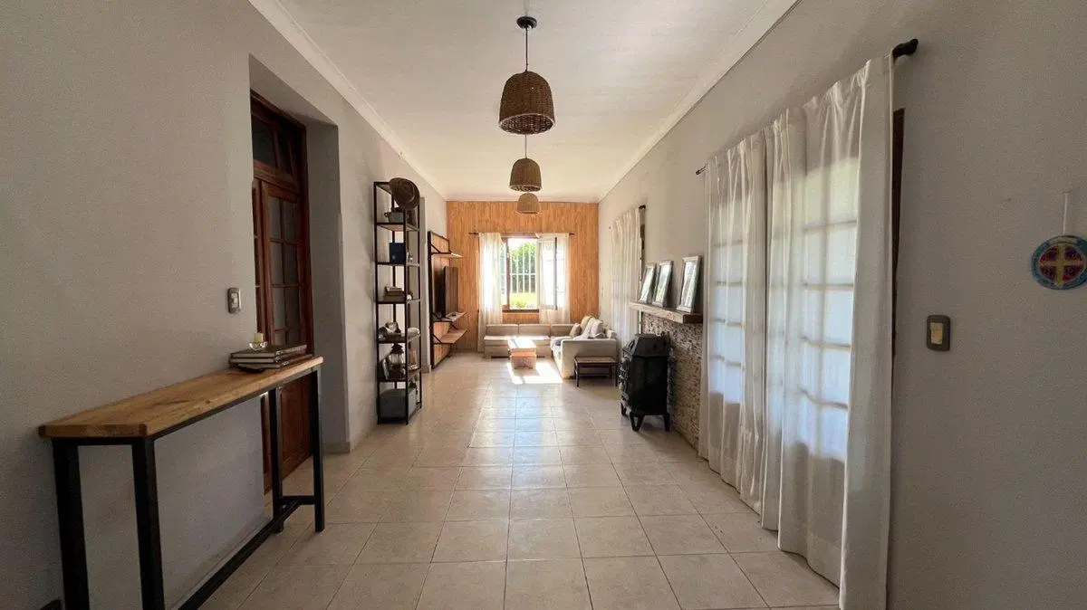 CASA 4 DORMITORIOS VENTA LA PLATA QUINCHO Y PILETA 2