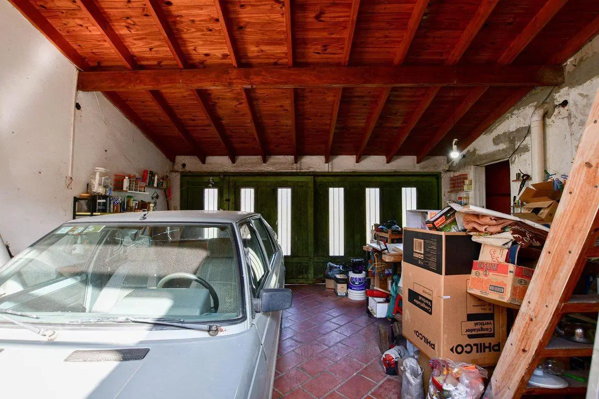 CASA 2 DORMITORIOS EN VENTA LA PLATA 2 GARAGES 2