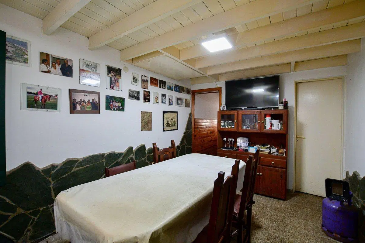 CASA 2 DORMITORIOS EN VENTA LA PLATA 2 GARAGES 5