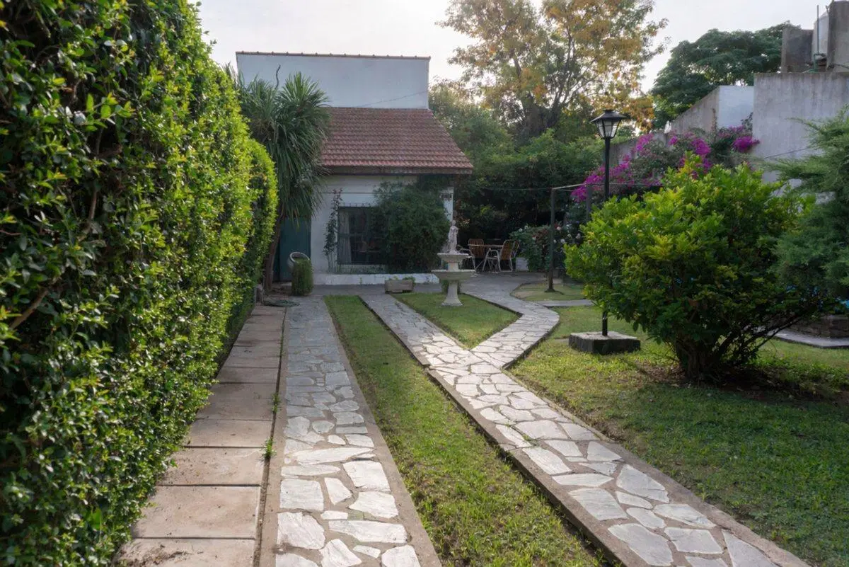 Casa 1 Dormitorio en Venta, City Bell + Pileta 2
