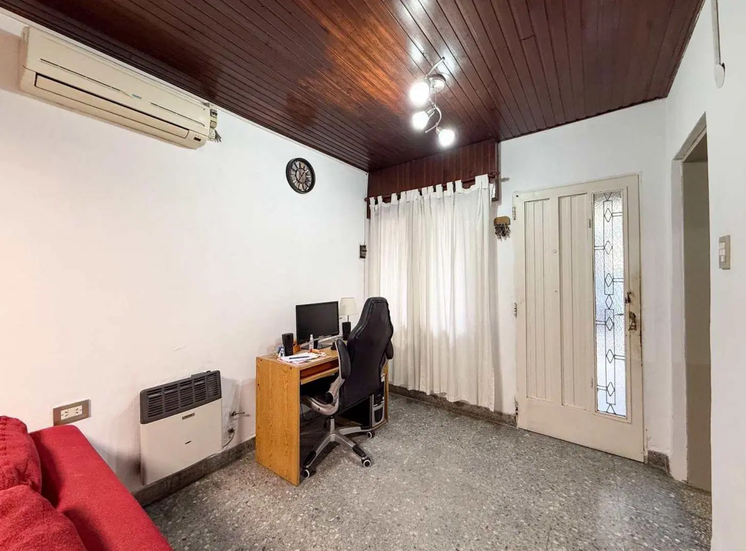 Casa de 2 dormitorios en venta Berisso con Local 2