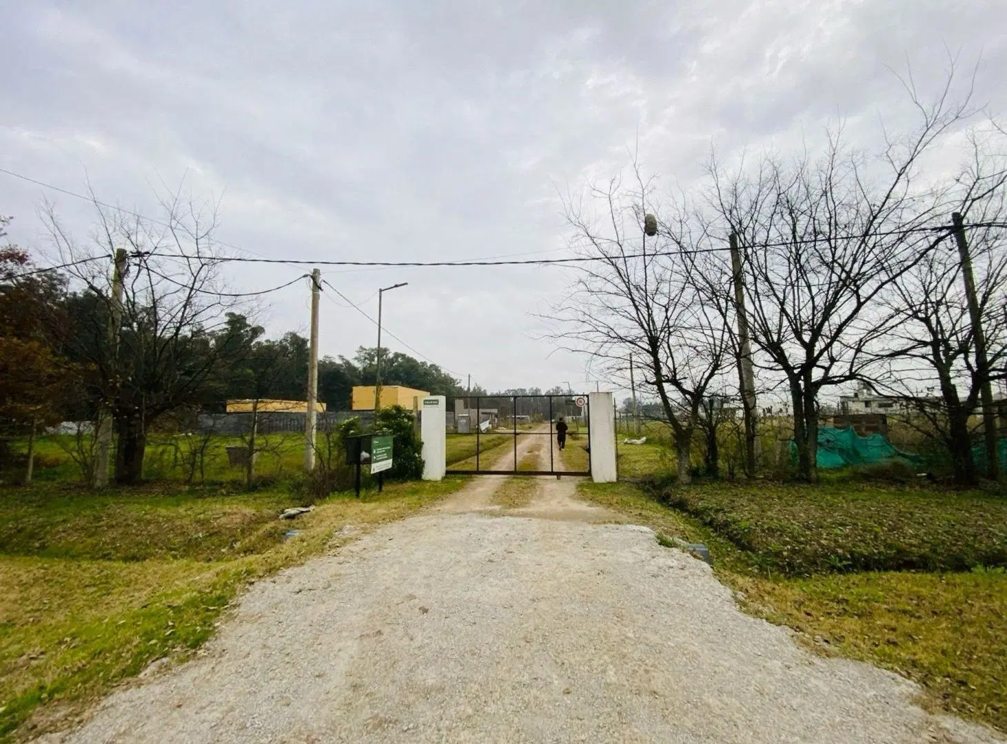 LOTE EN VENTA , BARRIO LAS BANDERITAS , CITY BELL. 5