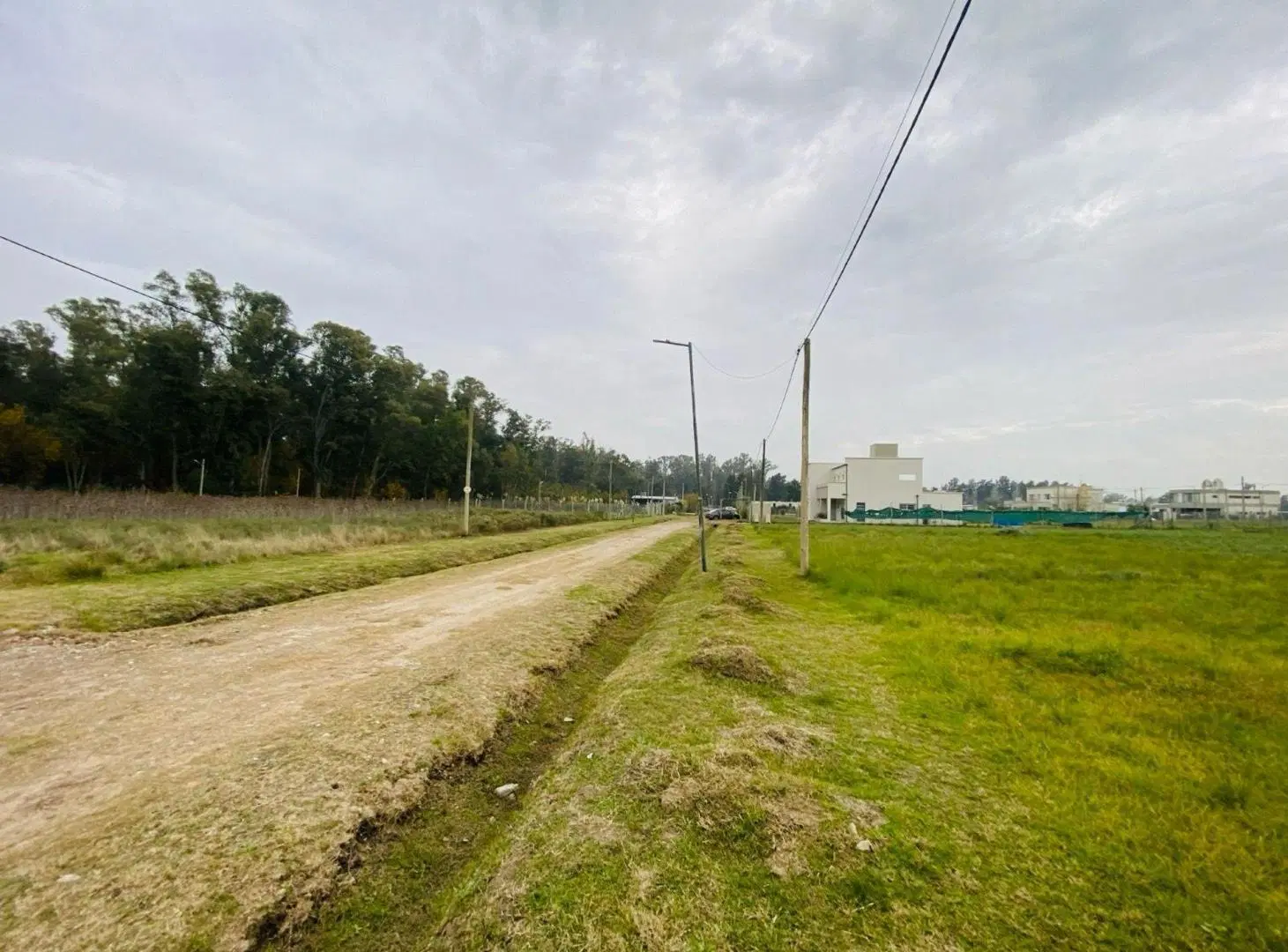 LOTE EN VENTA , BARRIO LAS BANDERITAS , CITY BELL. 4