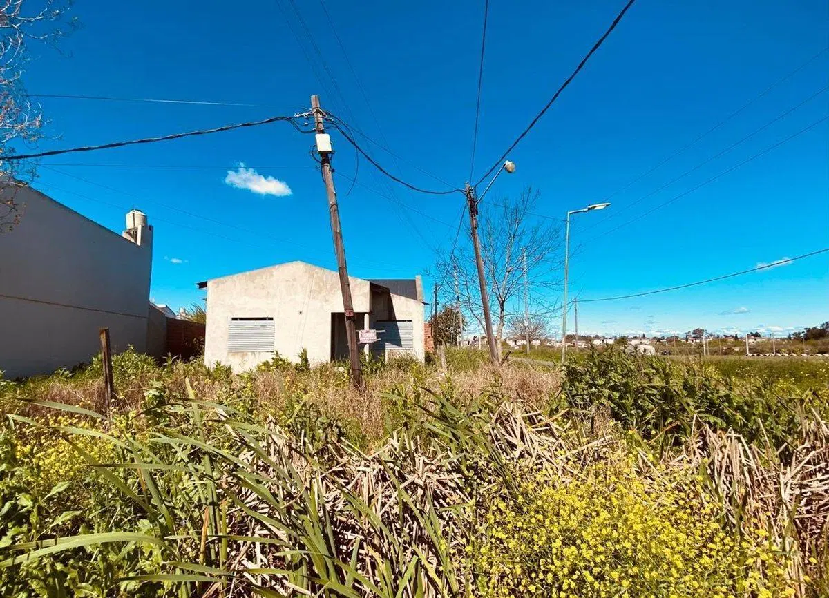 CASA 3 DORMITORIOS EN VENTA LA PLATA A TERMINAR 4