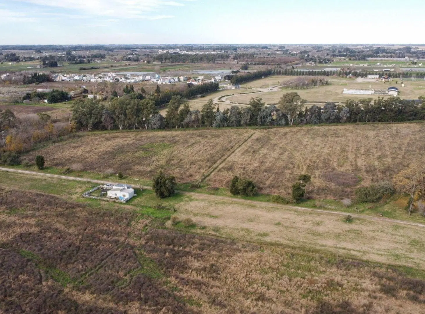 CAMPO EN  VENTA LA PLATA , IDEAL DESARROLLO 4