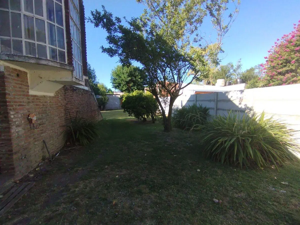 CASA DOS DORMITORIOS VENTA CITY BELL PARQUE PILETA 2