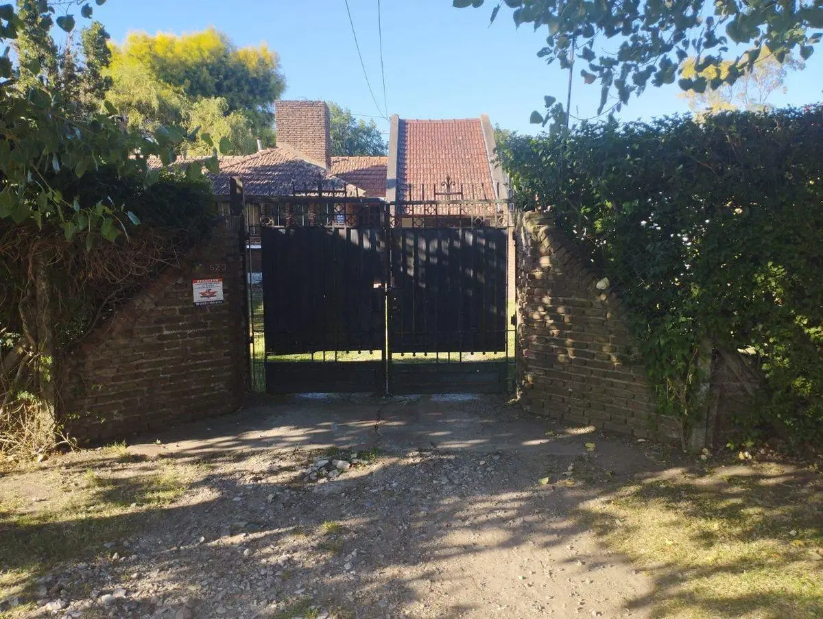 CASA DOS DORMITORIOS VENTA CITY BELL PARQUE PILETA 5