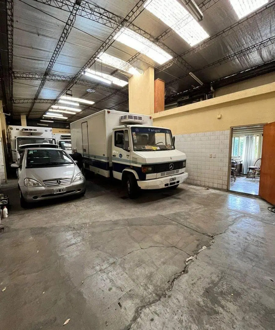 GALPON EN VENTA LA PLATA - 240 M2 LOS HORNOS 4