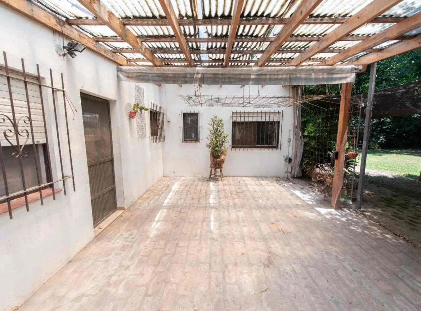 CASA DE 3 DORMITORIOS VENTA VILLA ELISA CON PILETA 8