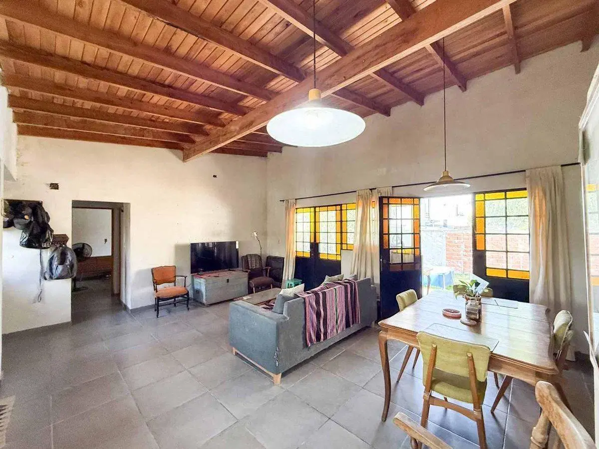 Casa 2 dormitorios en venta. City Bell 4