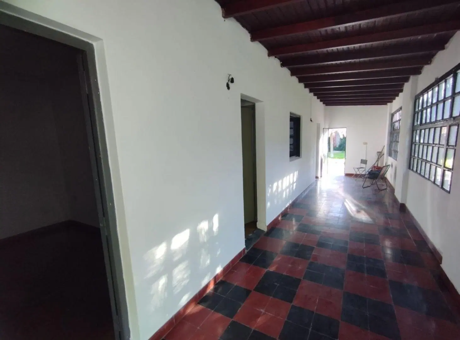 CASA DOS DORMITORIOS VENTA CITY BELL CON PARQUE 3