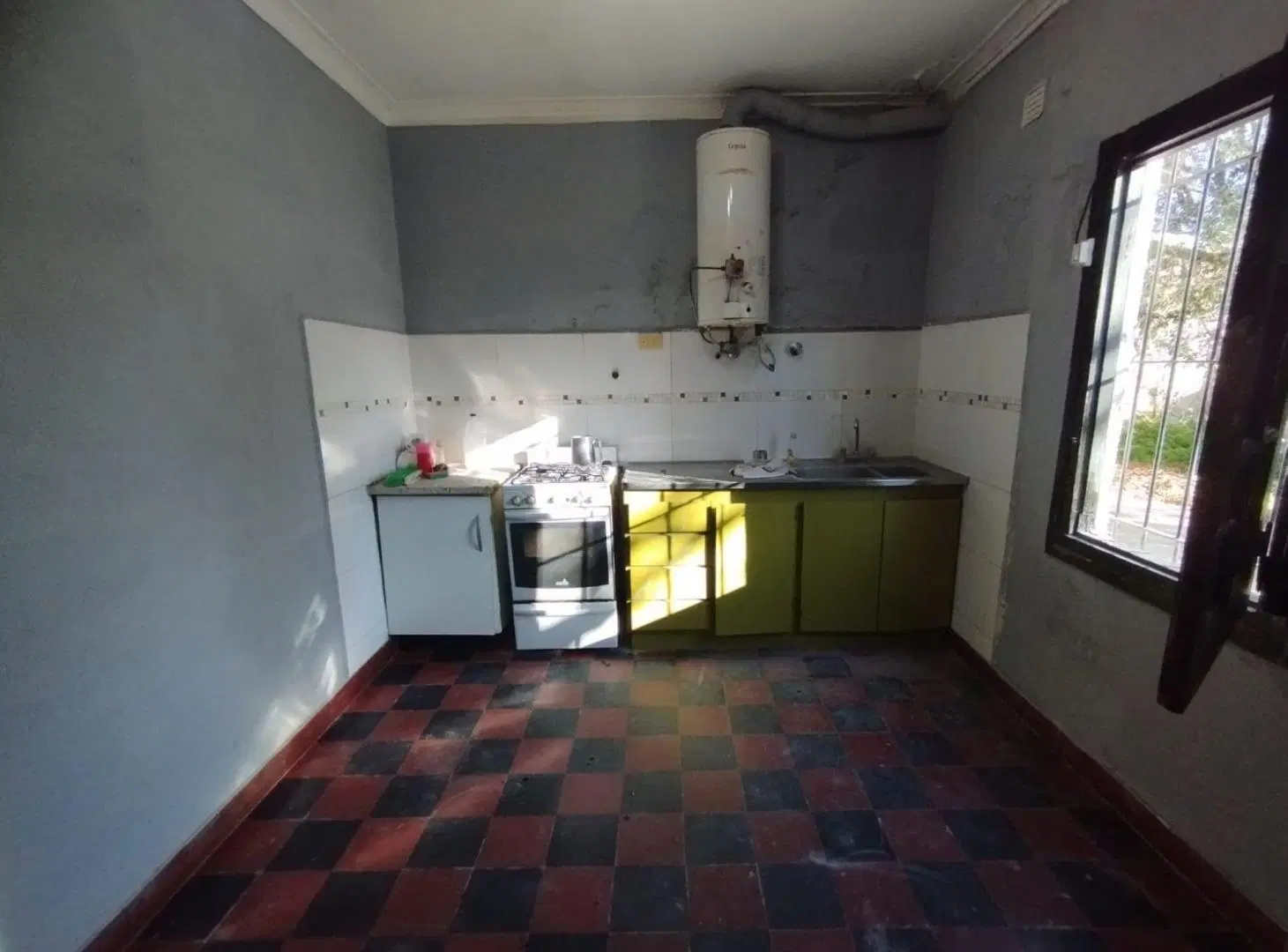 CASA DOS DORMITORIOS VENTA CITY BELL CON PARQUE 5