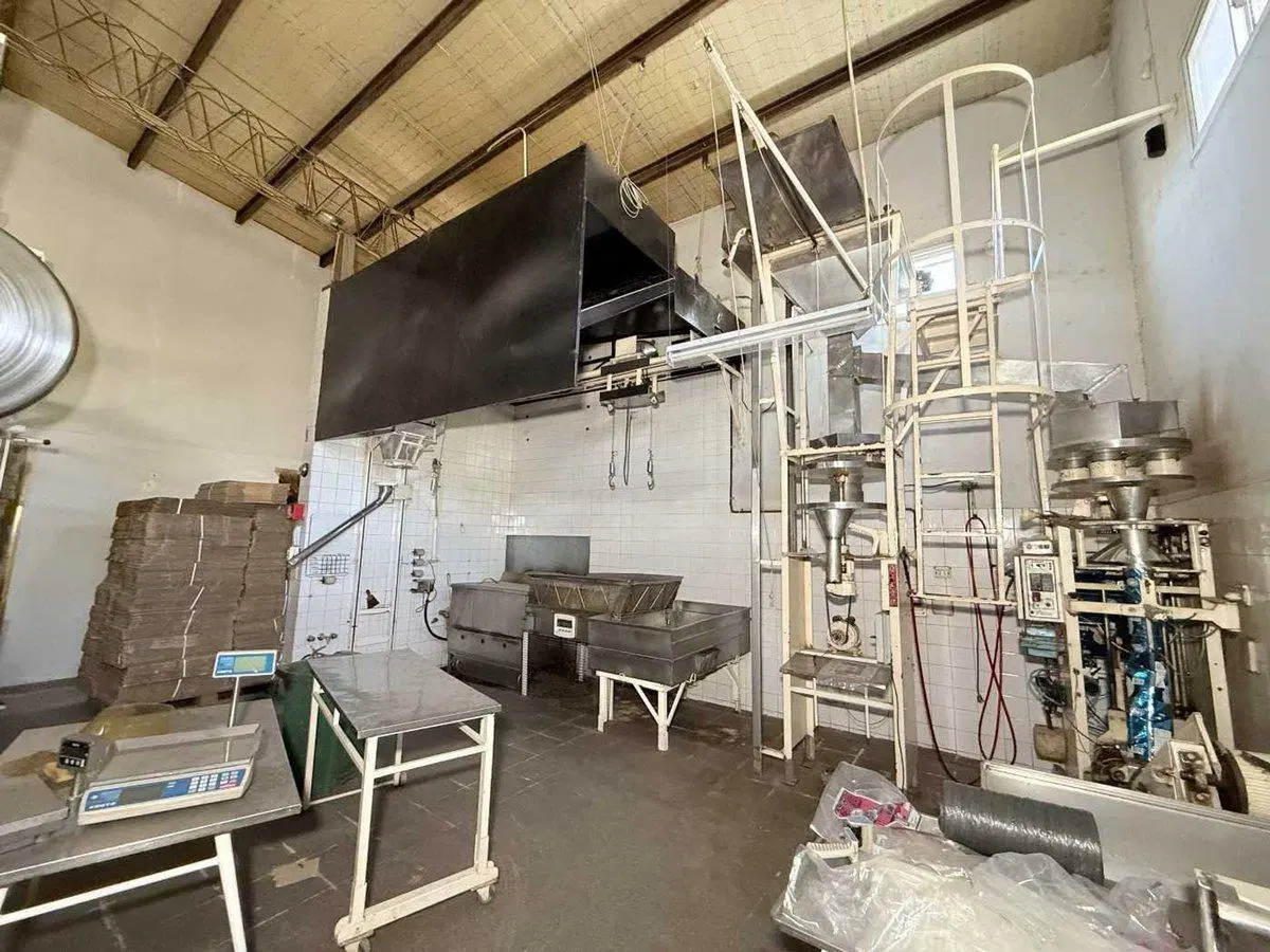 GALPON EN VENTA BERISSO + OFICINAS  INGRESO CAMION 5