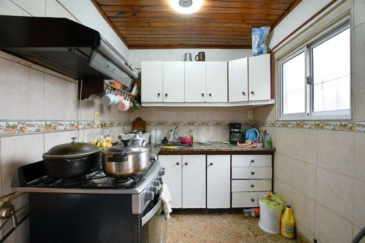 CASA EN VENTA A REFACCIONAR LA PLATA 8